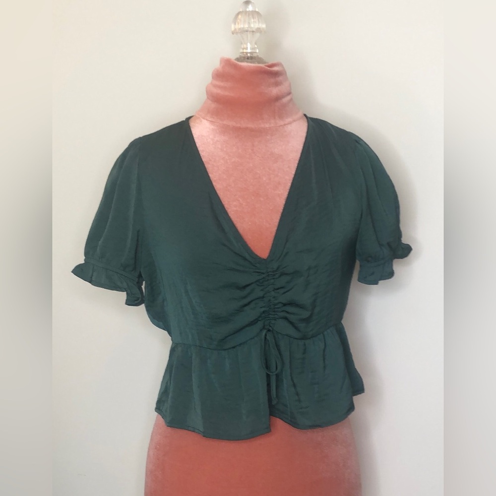 Pink Rose Dark Green Ruched V-Neck Cropped Blouse Size Medium